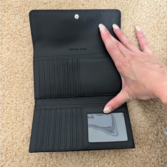 NWT Michael Kors wallet - Picture 2 of 4